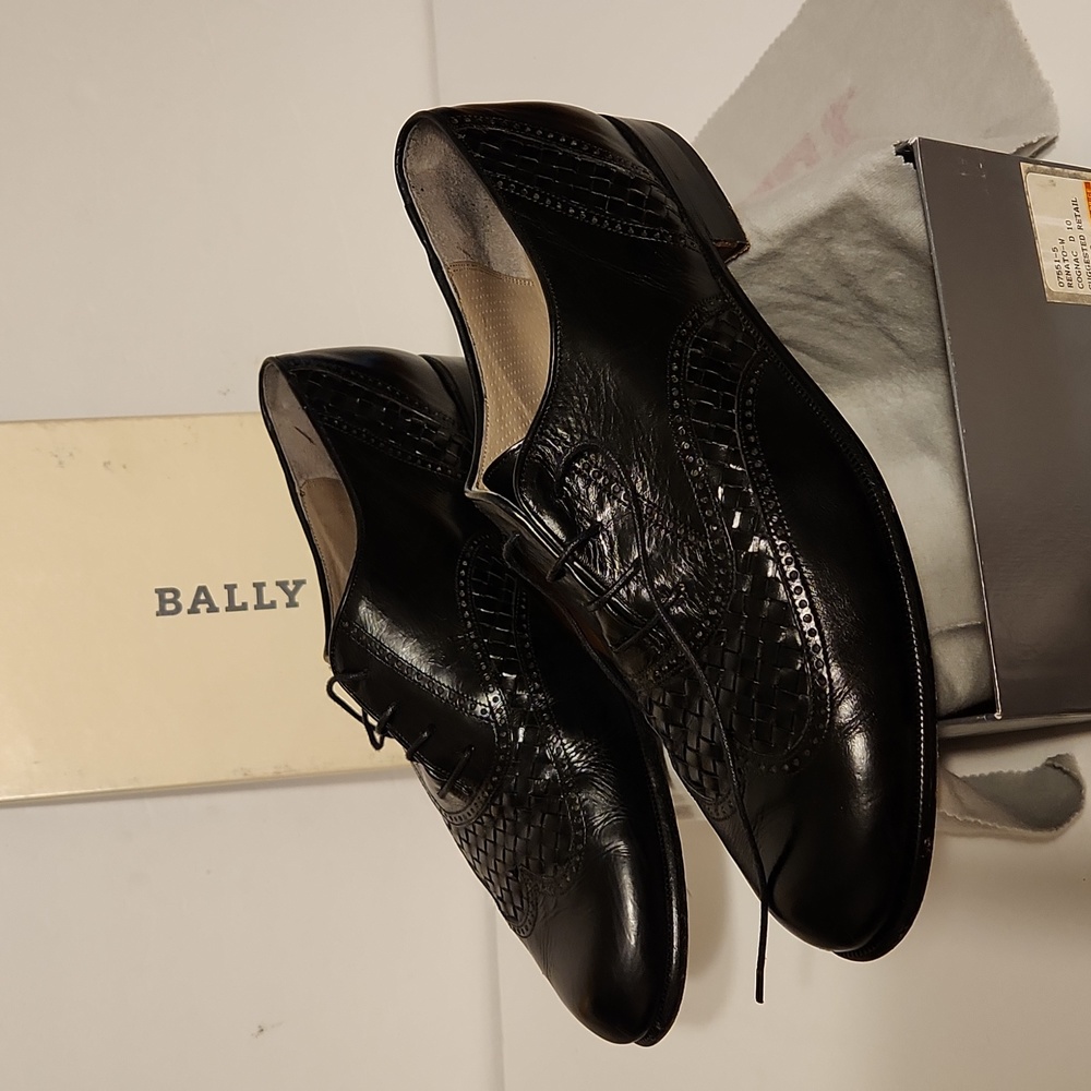 Men's Bally shoes.. Black. Lace up. Size 11D.
